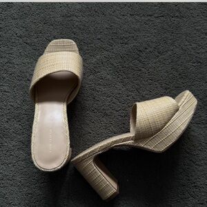 ANN TAYLOR Platform cute beach heels super great condition